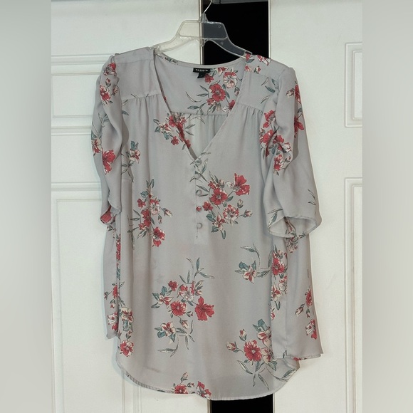 Torrid Harper Short Sleeve Blouse, Silver floral Color, size 2XL - Picture 1 of 4